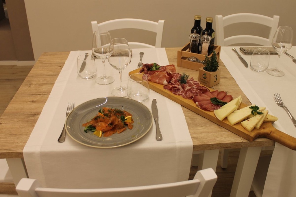 Mezza pensione ad Assisi: tagliere, pizza o menù Village