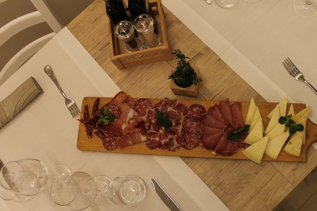 Tagliere di norcinerie umbre