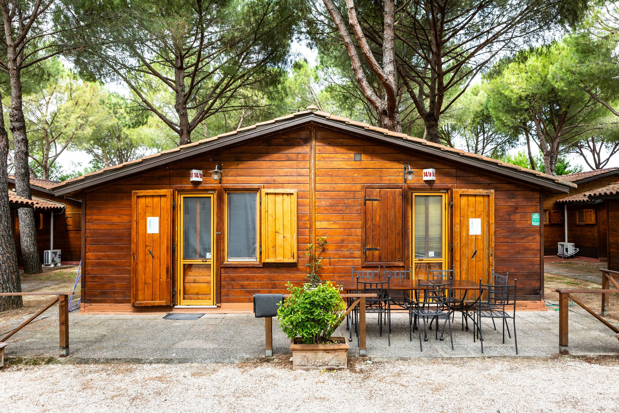 Chalet in legno con il patio