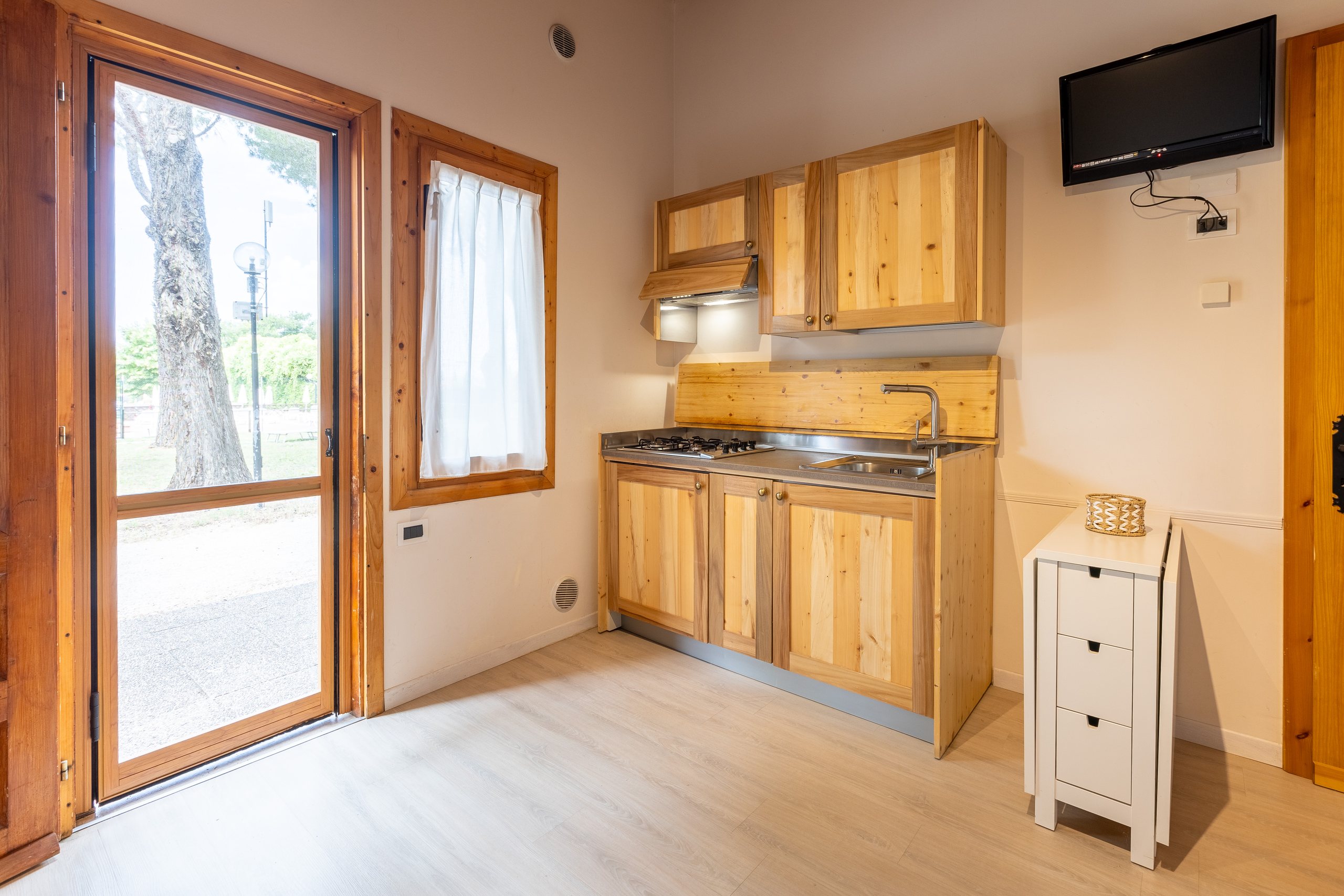 Soggiorno con angolo cottura di uno chalet