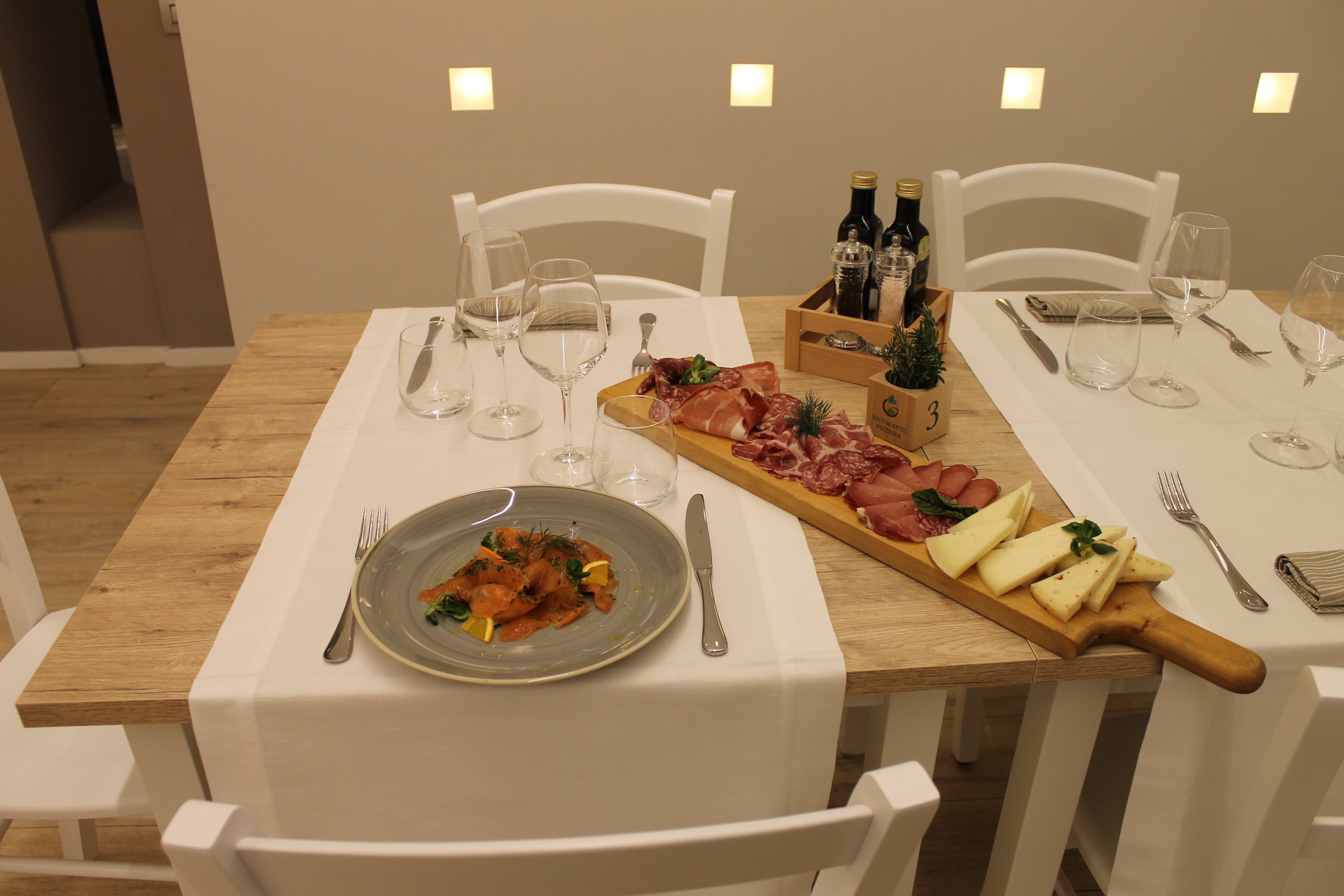 Tagliere di salumi e formaggi umbri