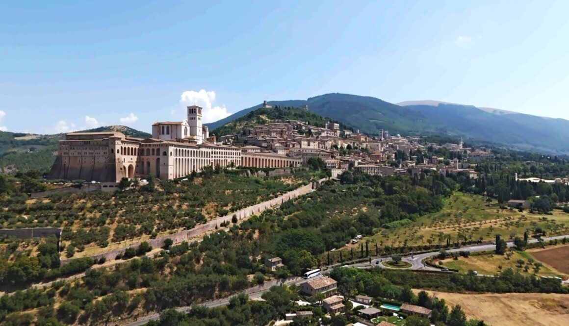 Drone assisi basilica estate 01