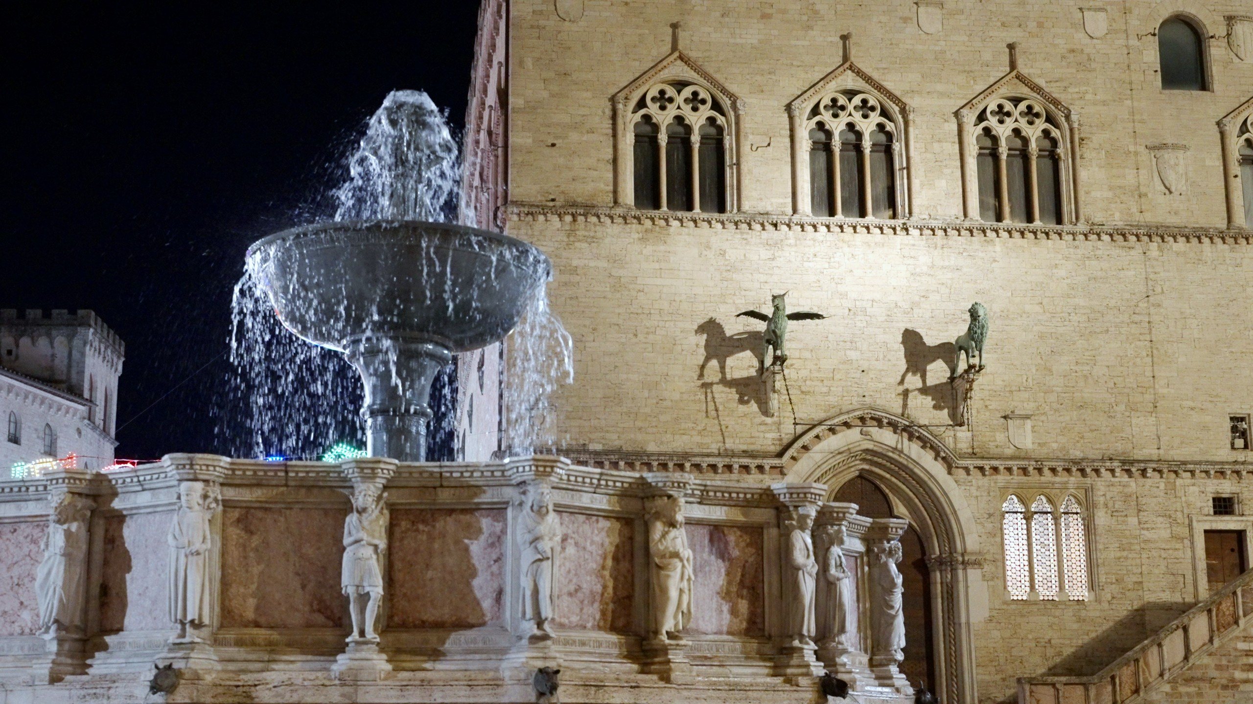 La Fontana Maggiore di Perugia di sera