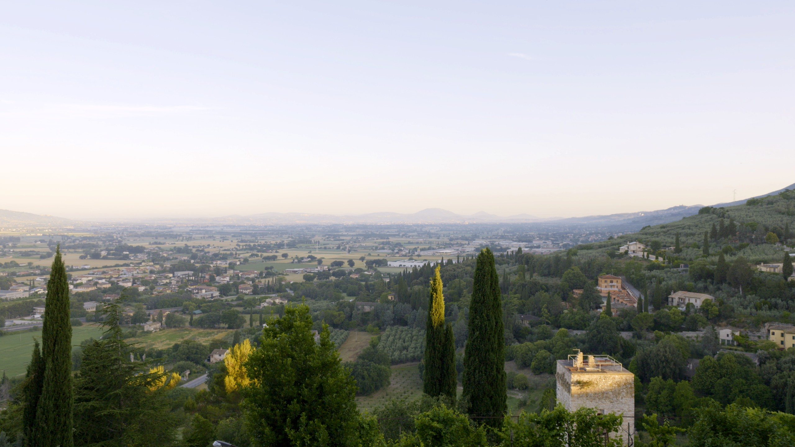Spello, vista sulla valle con i cipressi